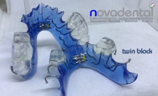 Twin-block-azzurro.jpg